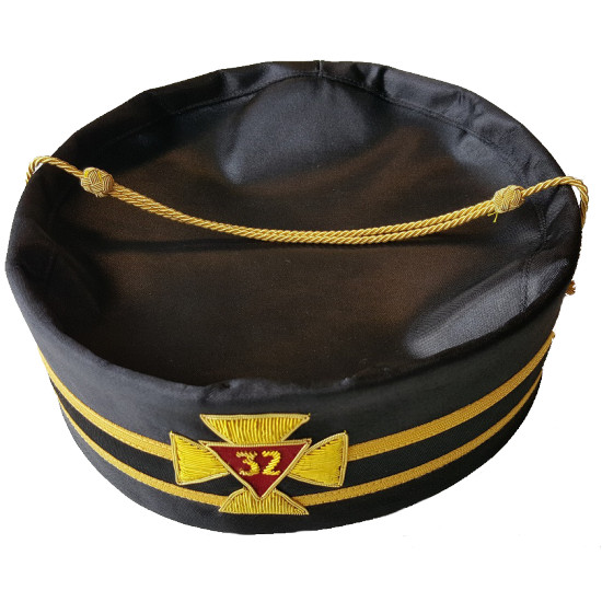 Toque REAA 32e degré Sublime Prince du Royal Secret Toque REAA noire 32e degré avec triangle rouge brodé 32 et galons dorés